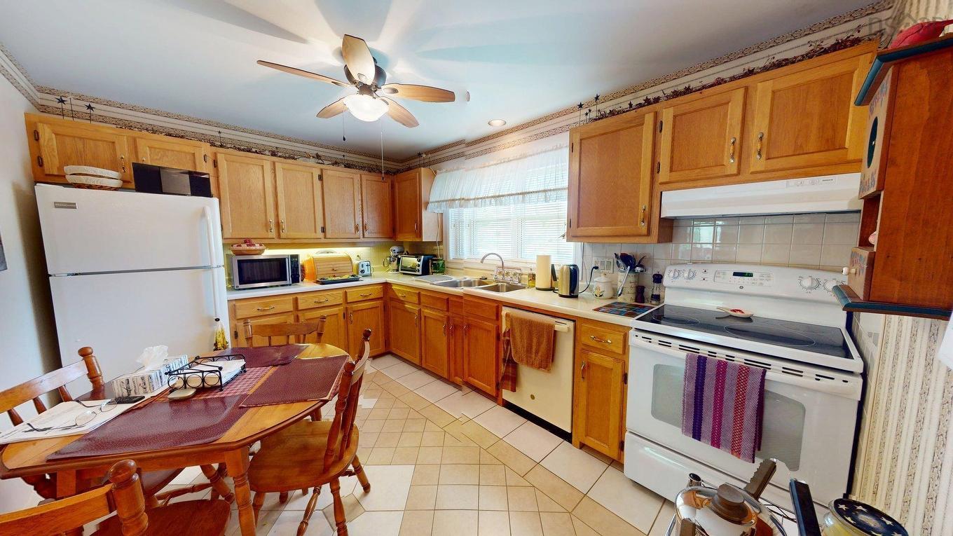 3 20 Connaught Avenue, Middleton, NS