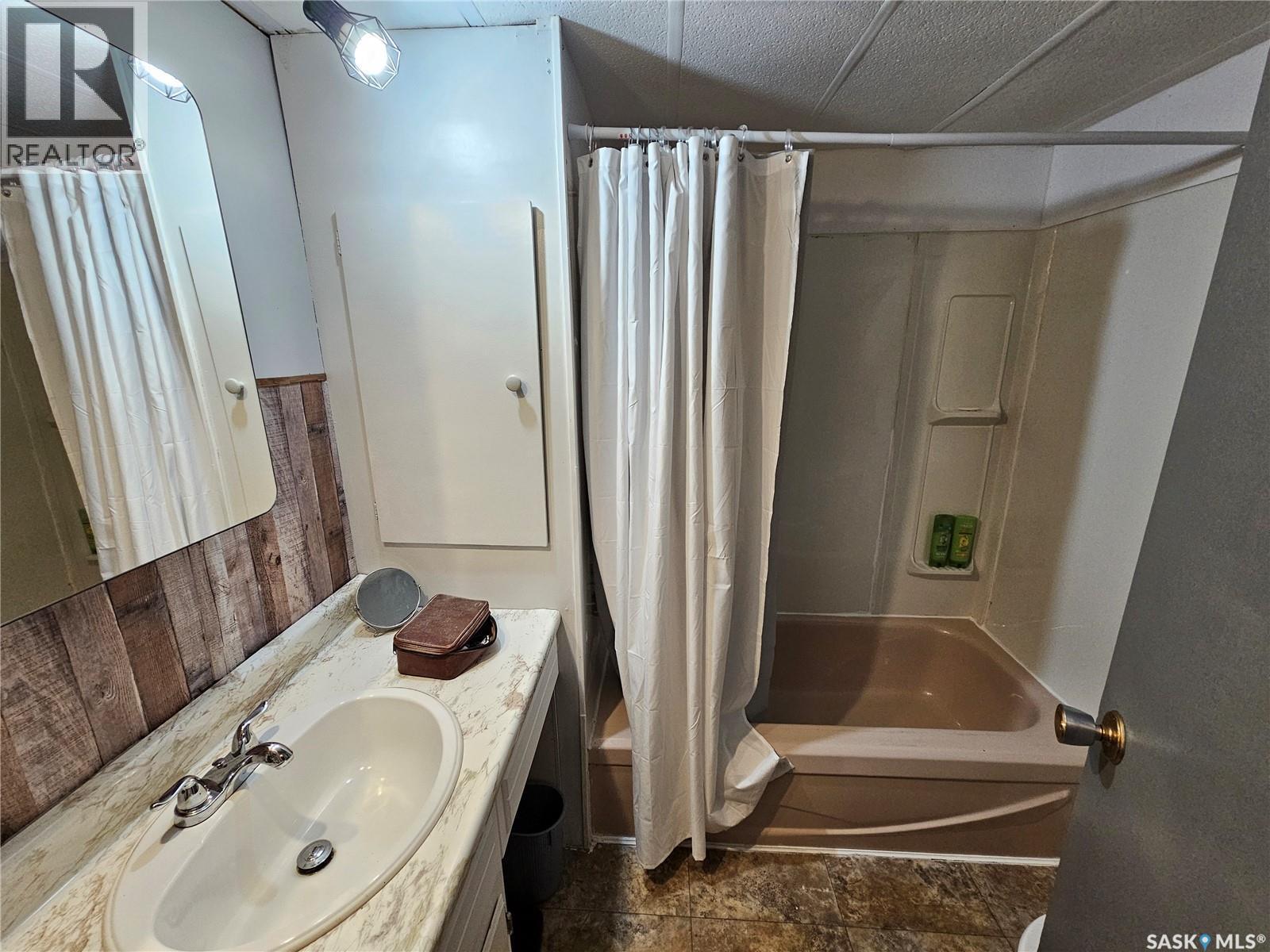 702 Railway Avenue, Arcola, SK