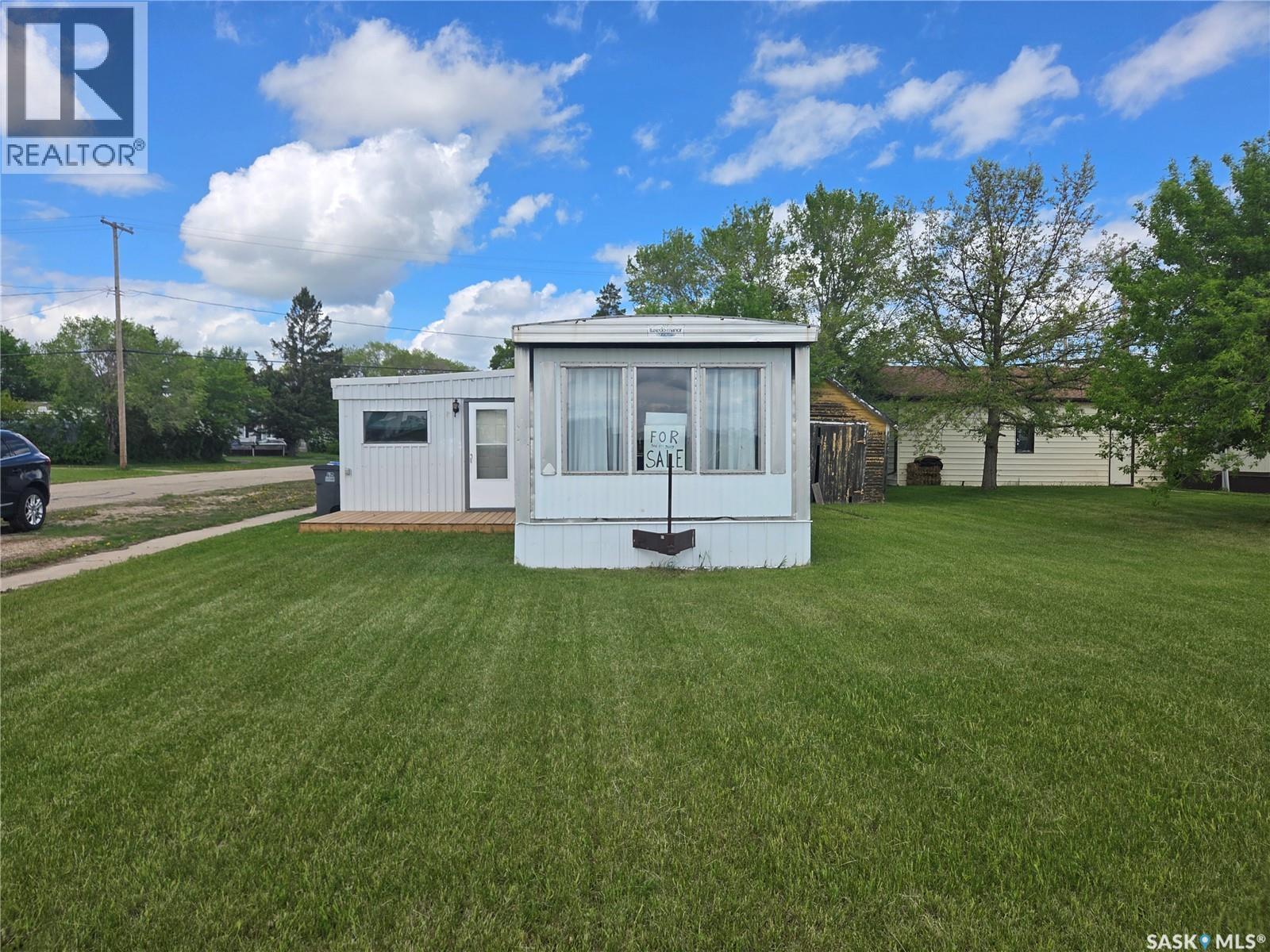 702 Railway Avenue, Arcola, SK