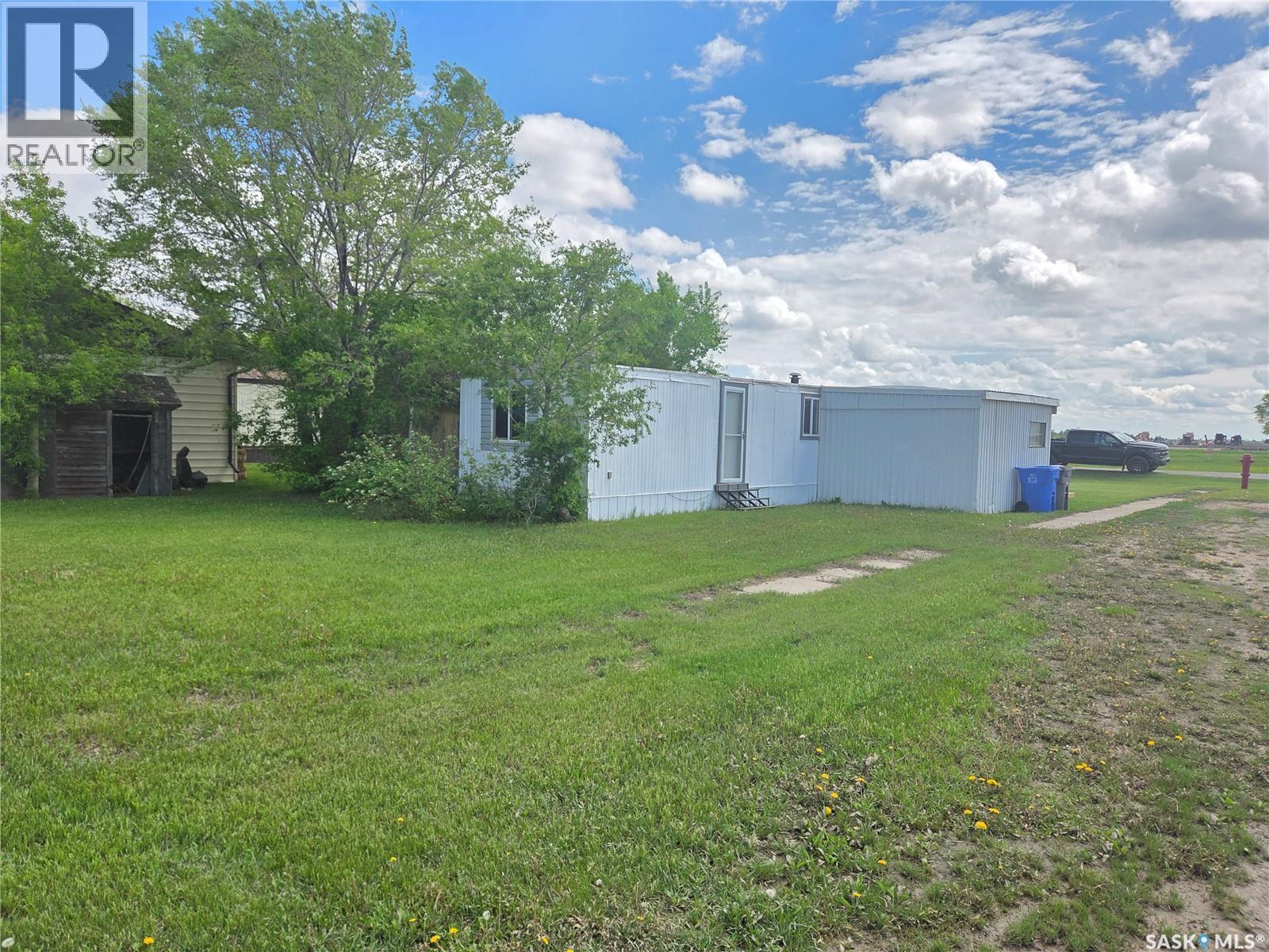 702 Railway Avenue, Arcola, SK