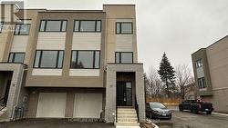 17 CARL HILL LANE Richmond Hill, ON L4C 7A6