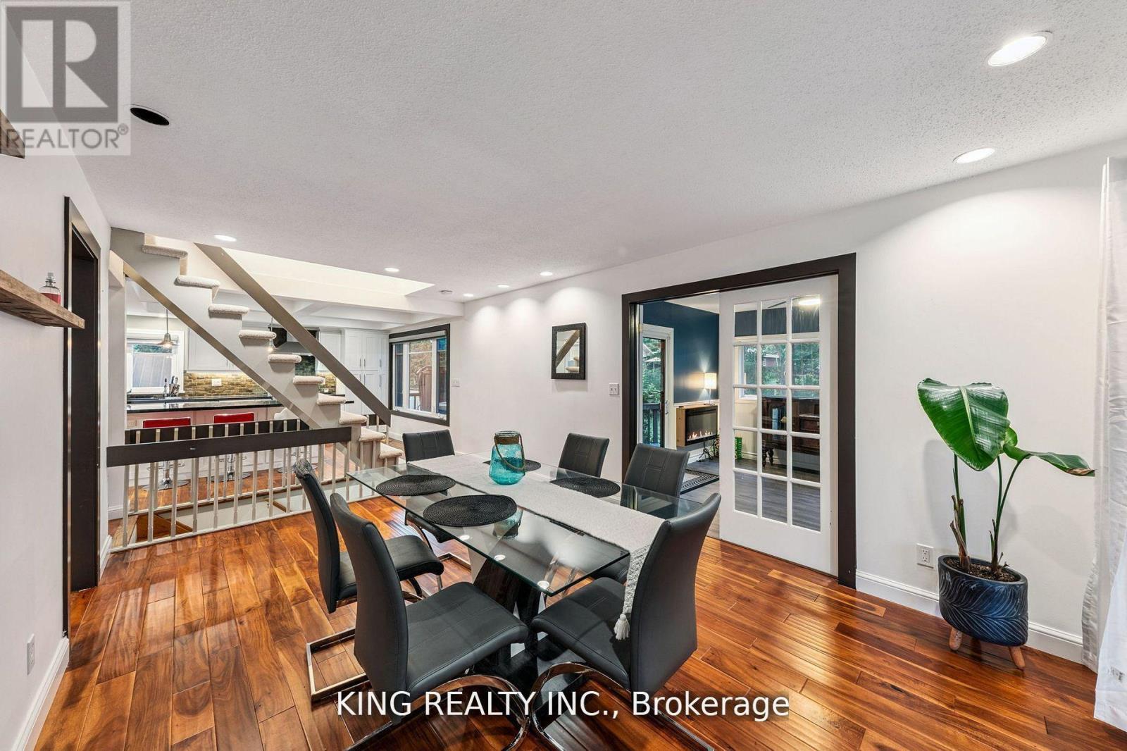 602 Champlain Road, Tiny, ON - Indoor Photo Showing Dining Room