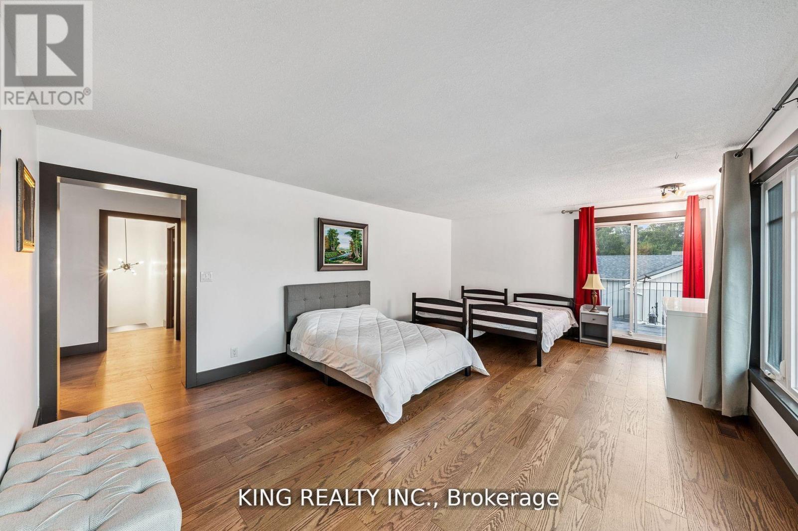 602 Champlain Road, Tiny, ON - Indoor Photo Showing Bedroom