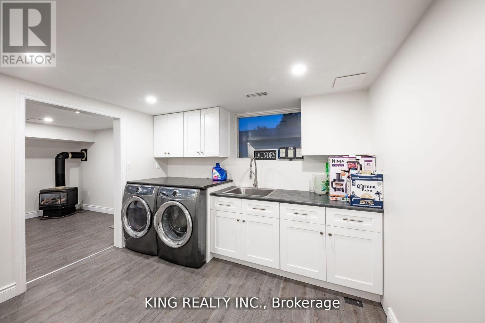 602 Champlain Road, Tiny, ON - Indoor Photo Showing Laundry Room