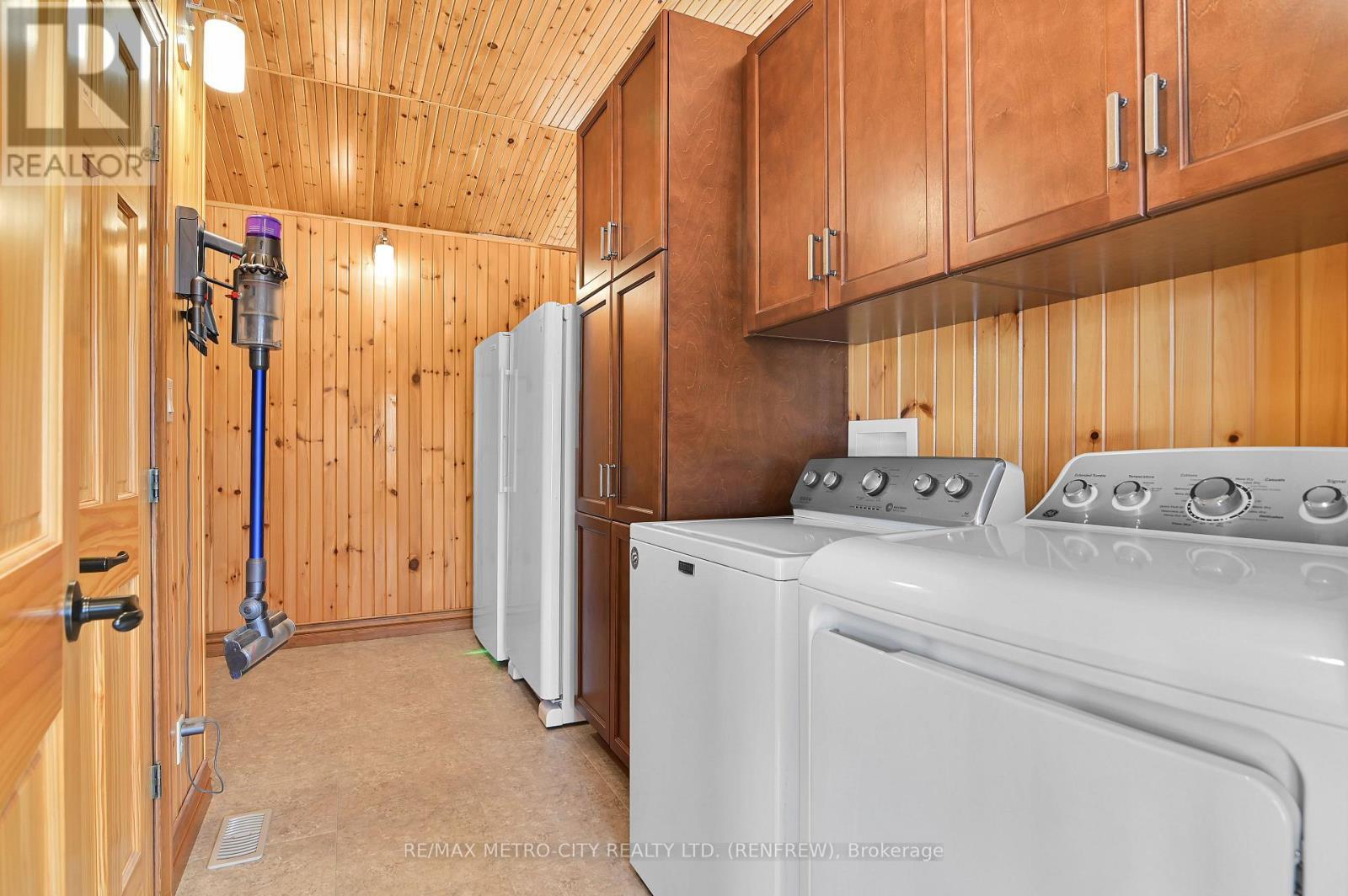 3280 Burnstown Road, Horton, ON - Indoor Photo Showing Laundry Room
