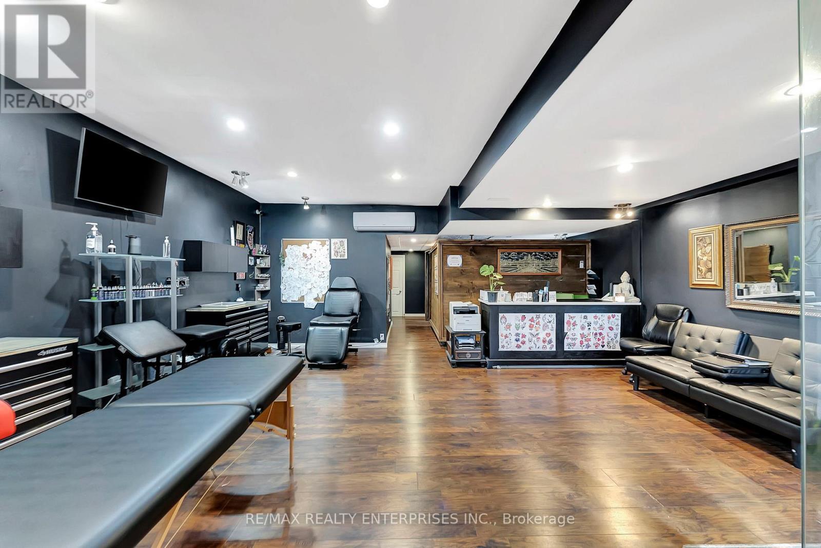 156 James Street S, Hamilton, ON