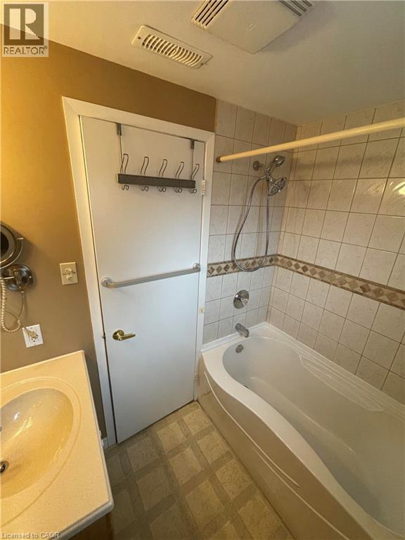 106 Cornerbrook Crescent, Waterloo, ON - Indoor Photo Showing Bathroom