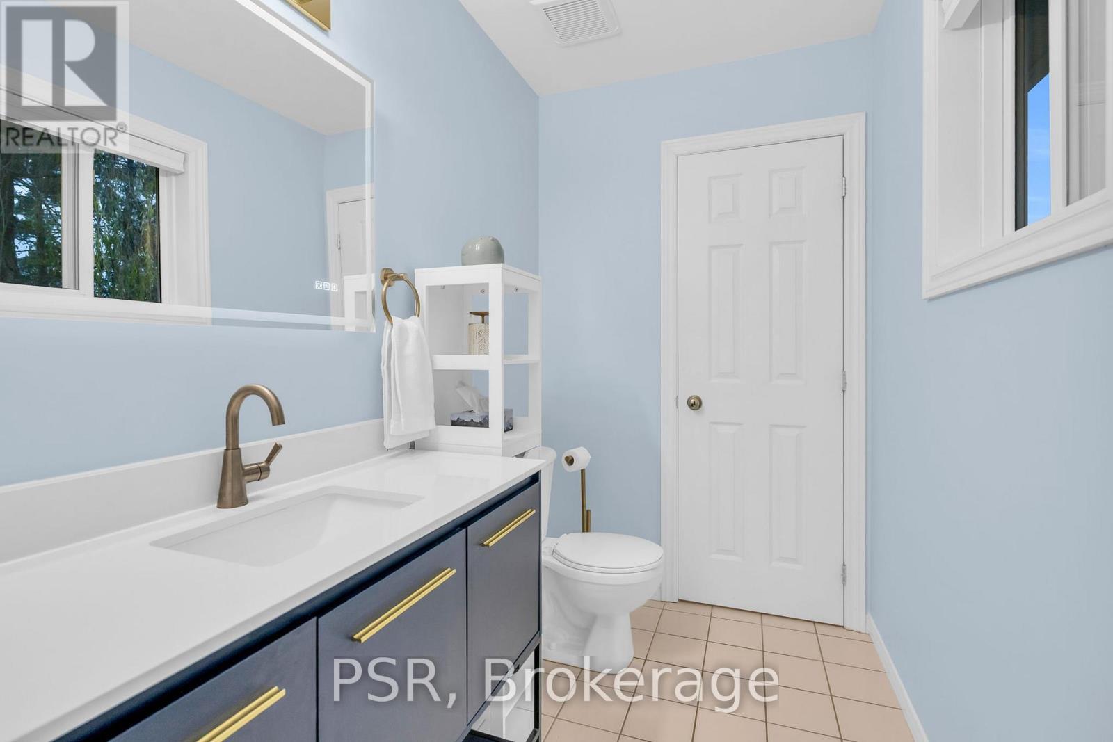 27 Kelenna Drive, Georgina (Sutton & Jackson'S Point), ON - Indoor Photo Showing Bathroom