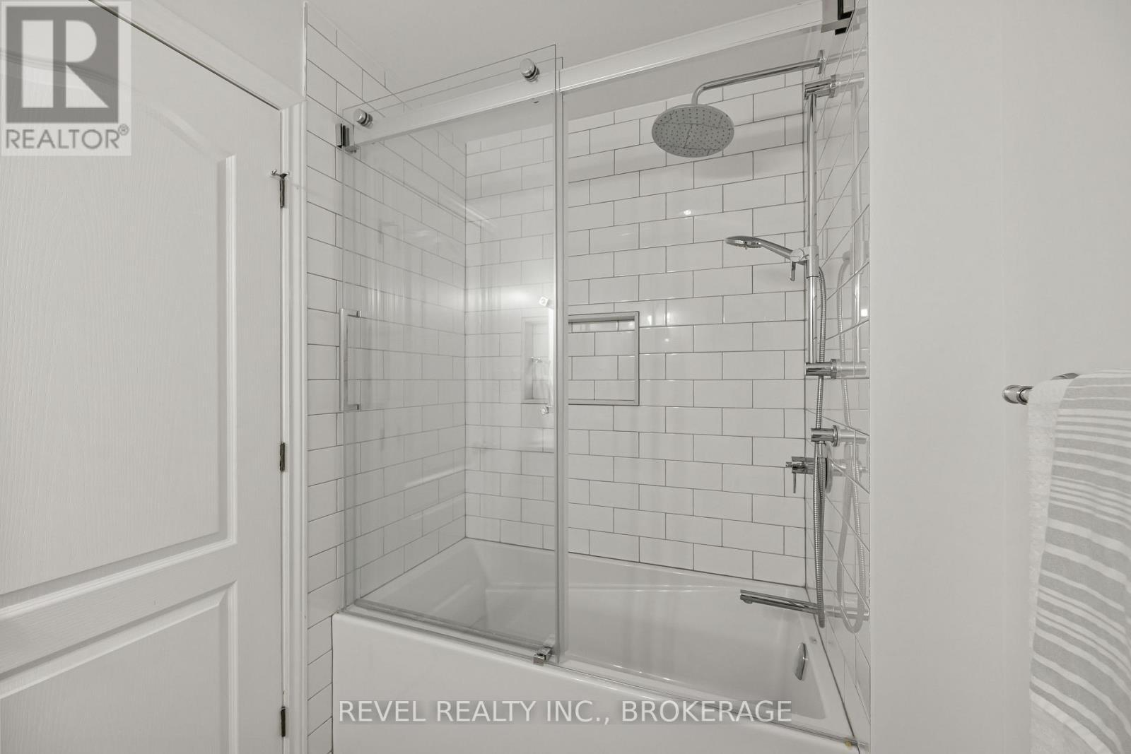 3826 Stage Coach Road, Frontenac (Frontenac South), ON - Indoor Photo Showing Bathroom