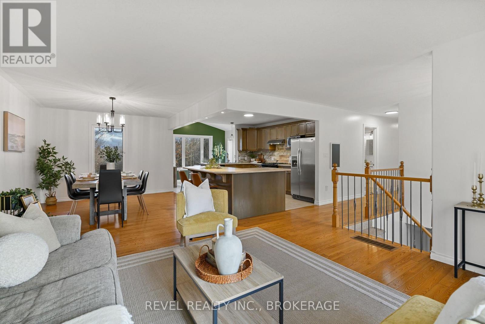 3826 Stage Coach Road, Frontenac (Frontenac South), ON - Indoor Photo Showing Living Room