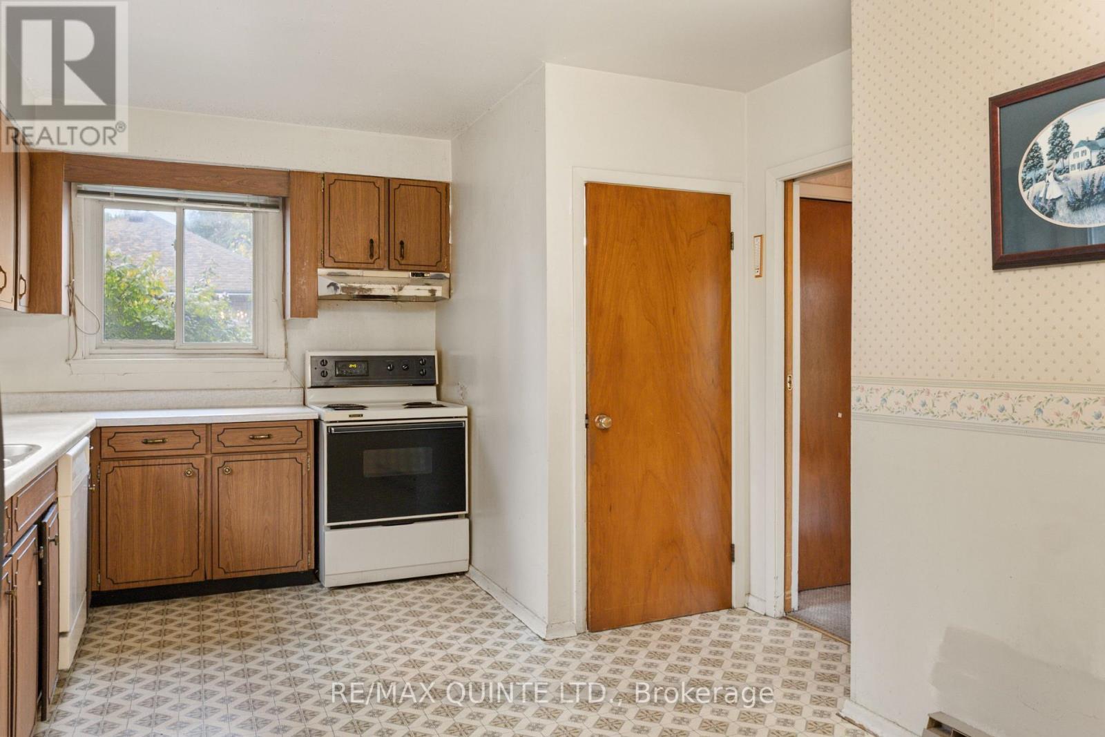 134 Hastings Drive, Belleville (Belleville Ward), ON - Indoor Photo Showing Kitchen