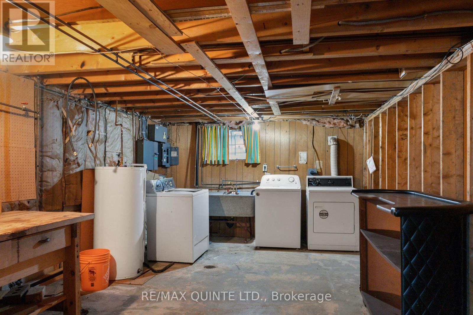 134 Hastings Drive, Belleville (Belleville Ward), ON - Indoor Photo Showing Laundry Room