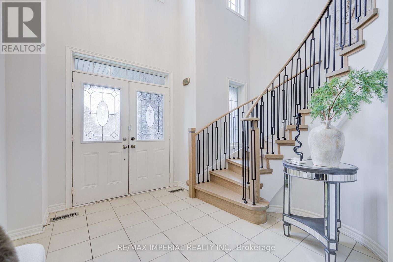 1199 Mctavish Dr. Drive, Newmarket, ON - Indoor Photo Showing Other Room