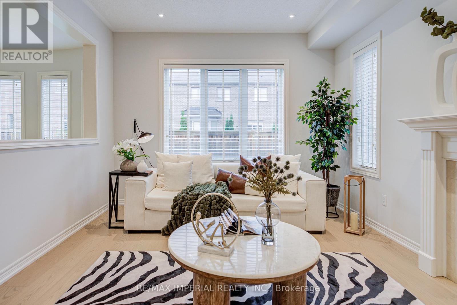 1199 Mctavish Dr. Drive, Newmarket, ON - Indoor