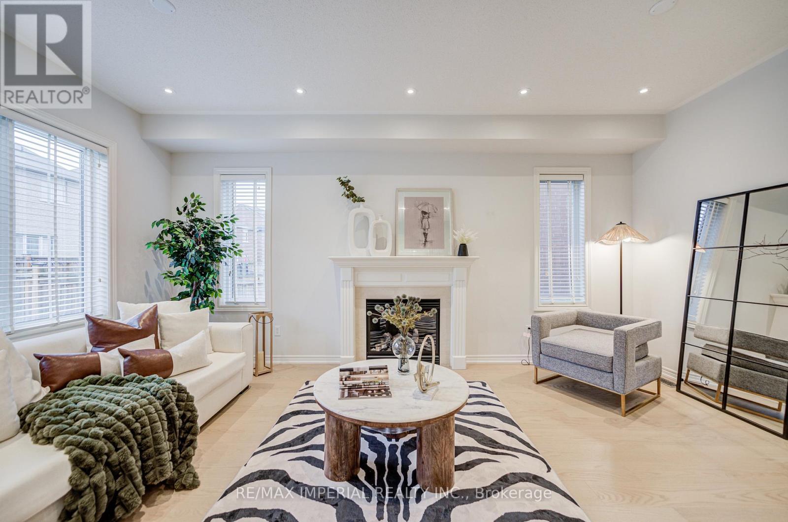 1199 Mctavish Dr. Drive, Newmarket, ON - Indoor Photo Showing Living Room With Fireplace