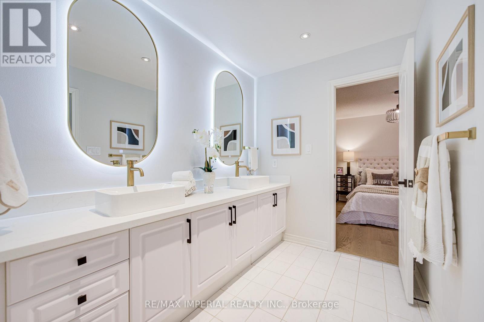 1199 Mctavish Dr. Drive, Newmarket, ON - Indoor Photo Showing Bathroom