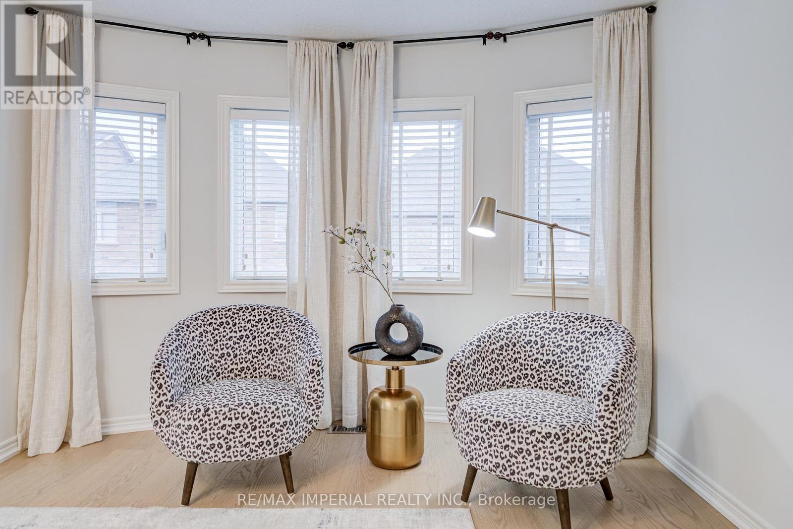 1199 Mctavish Dr. Drive, Newmarket, ON - Indoor Photo Showing Other Room