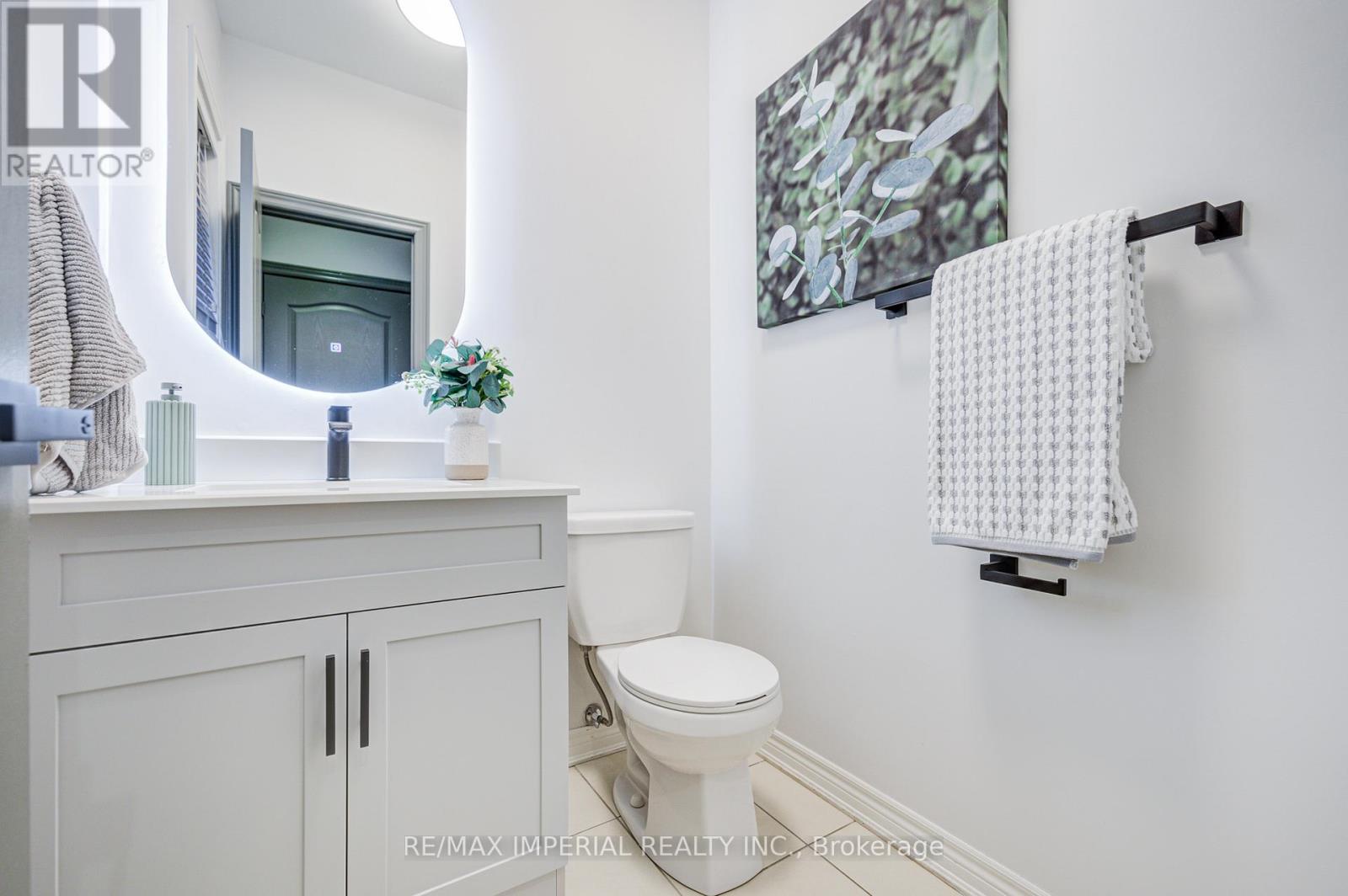 1199 Mctavish Dr. Drive, Newmarket, ON - Indoor Photo Showing Bathroom