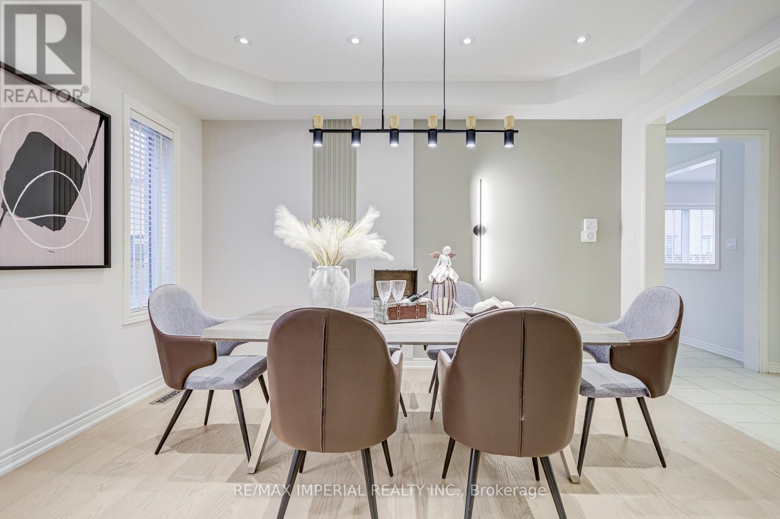 1199 Mctavish Dr. Drive, Newmarket, ON - Indoor Photo Showing Dining Room