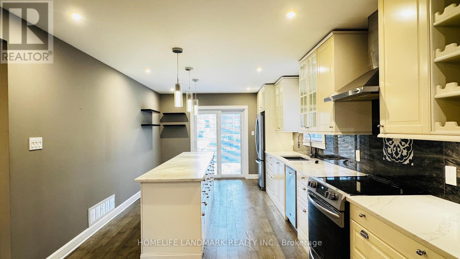 26 Monique Crescent, Barrie, ON - Indoor Photo Showing Kitchen