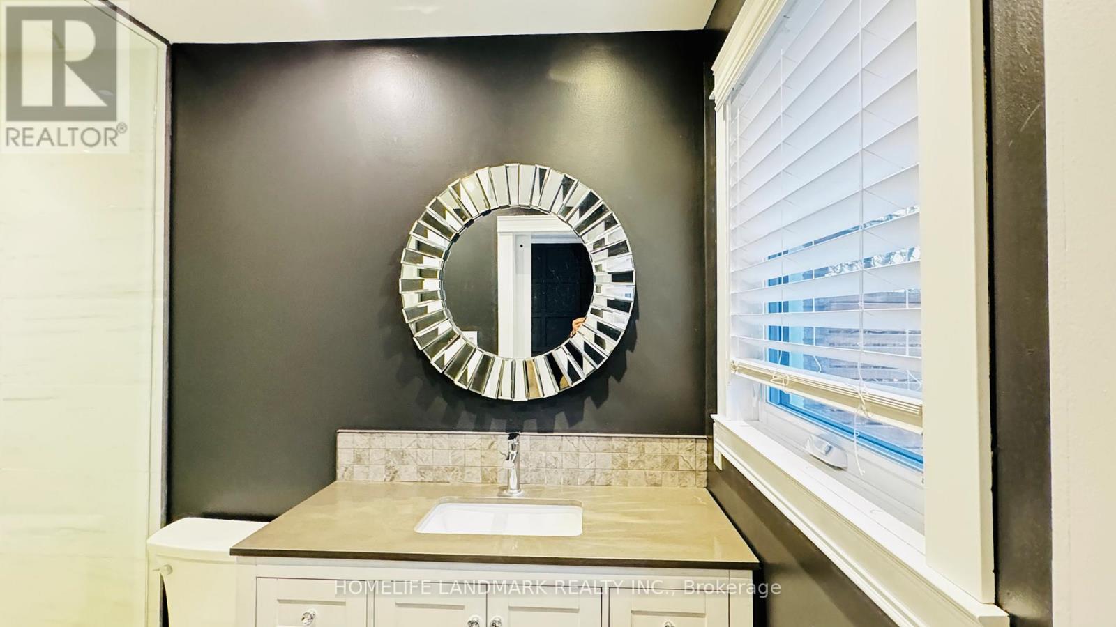 26 Monique Crescent, Barrie, ON - Indoor Photo Showing Bathroom