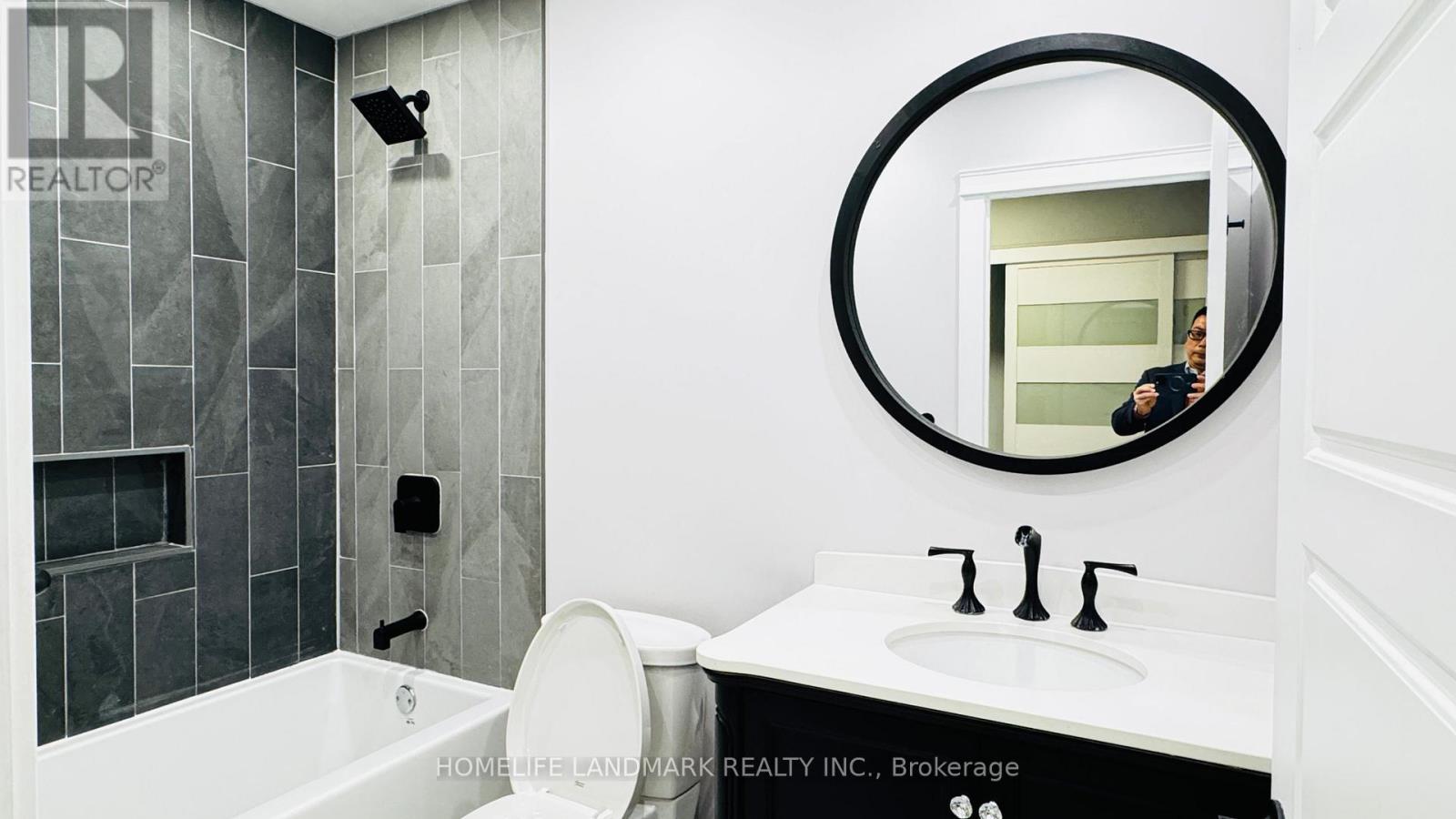 26 Monique Crescent, Barrie, ON - Indoor Photo Showing Bathroom