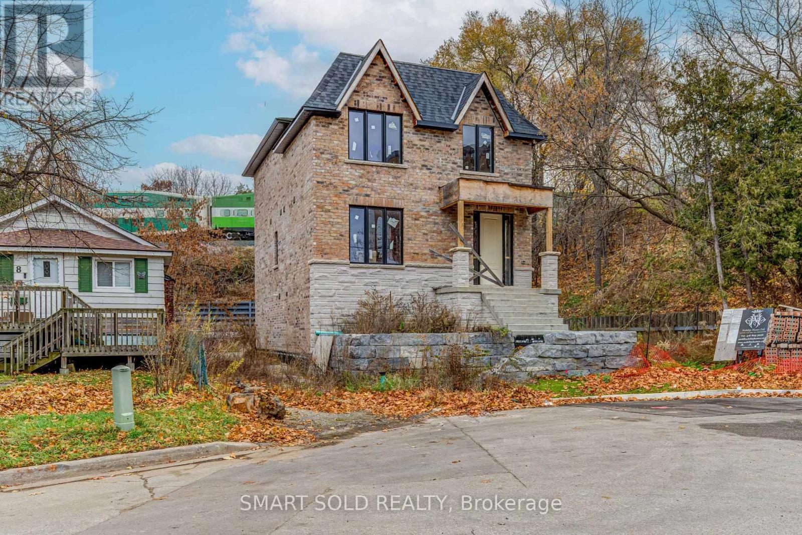 4 Forty Third Street, Toronto, ON