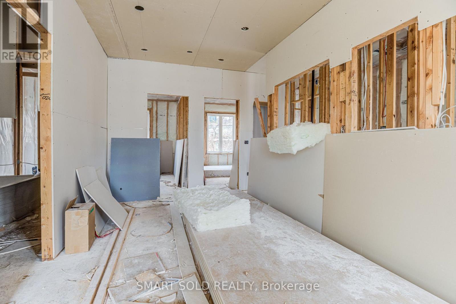 4 Forty Third Street, Toronto, ON