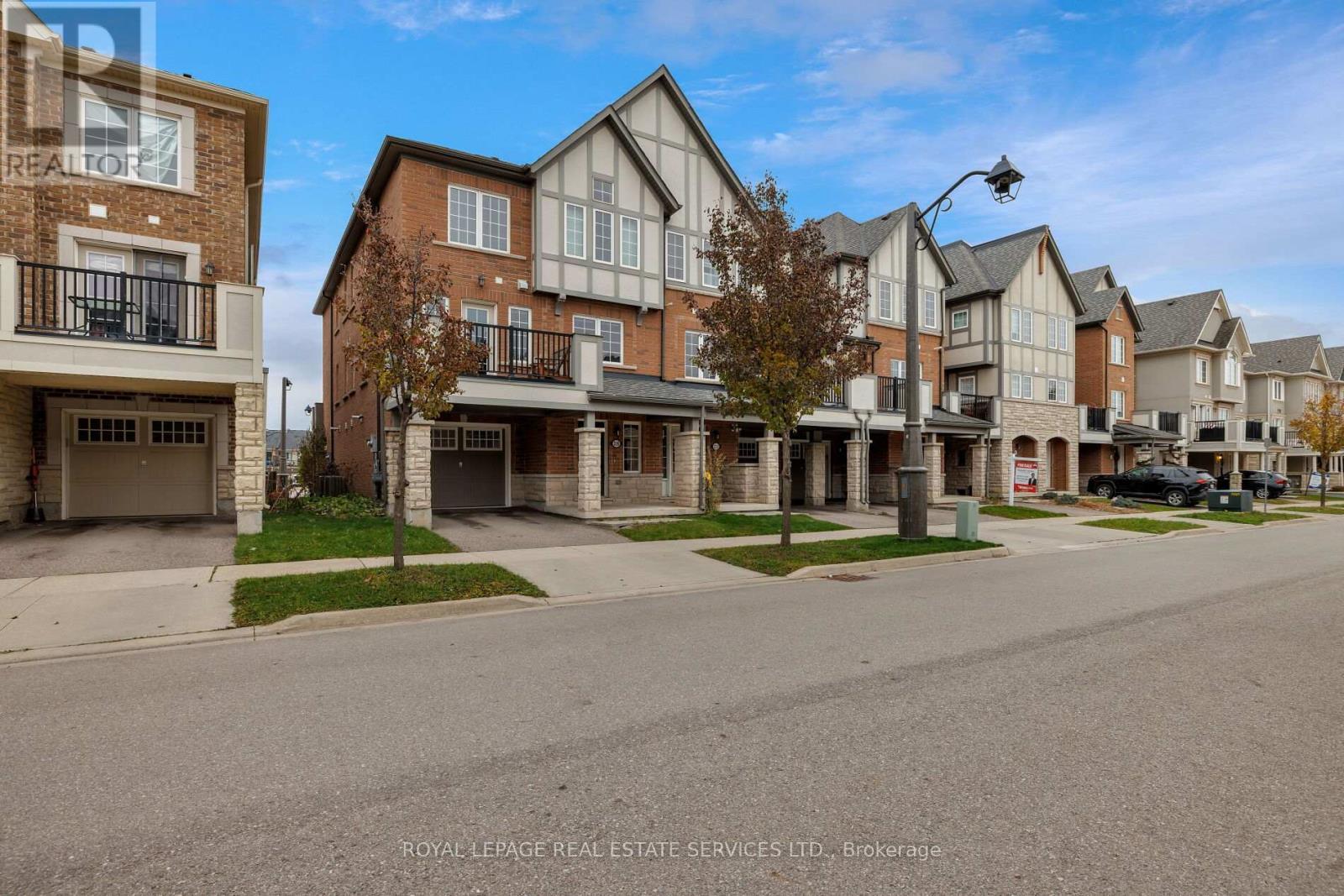 220 Sarah Cline Drive, Oakville, ON - Outdoor With Facade