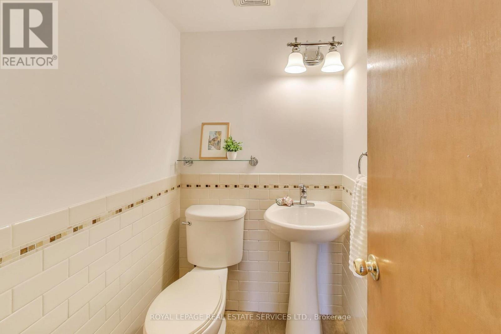 251 Driftwood Avenue, Toronto, ON - Indoor Photo Showing Bathroom
