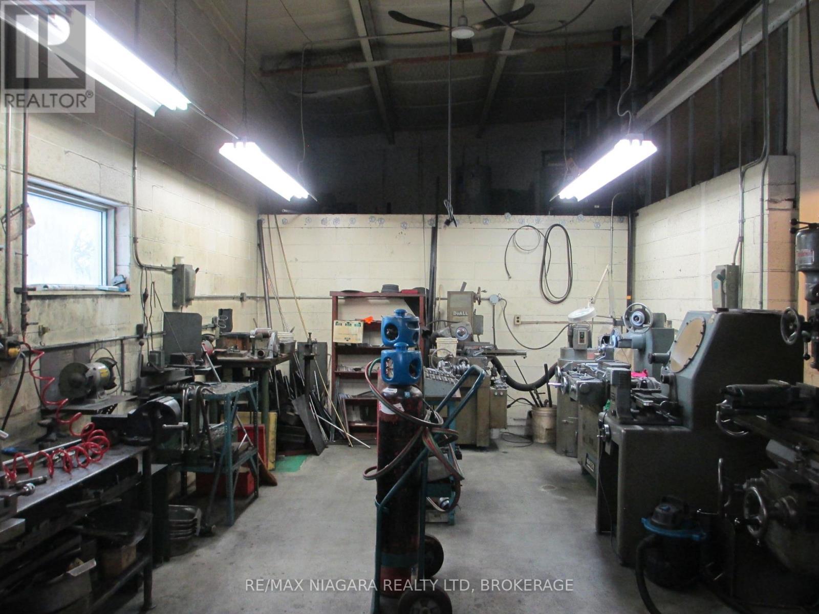 813 Cumberland Avenue, Burlington (Industrial Burlington), ON