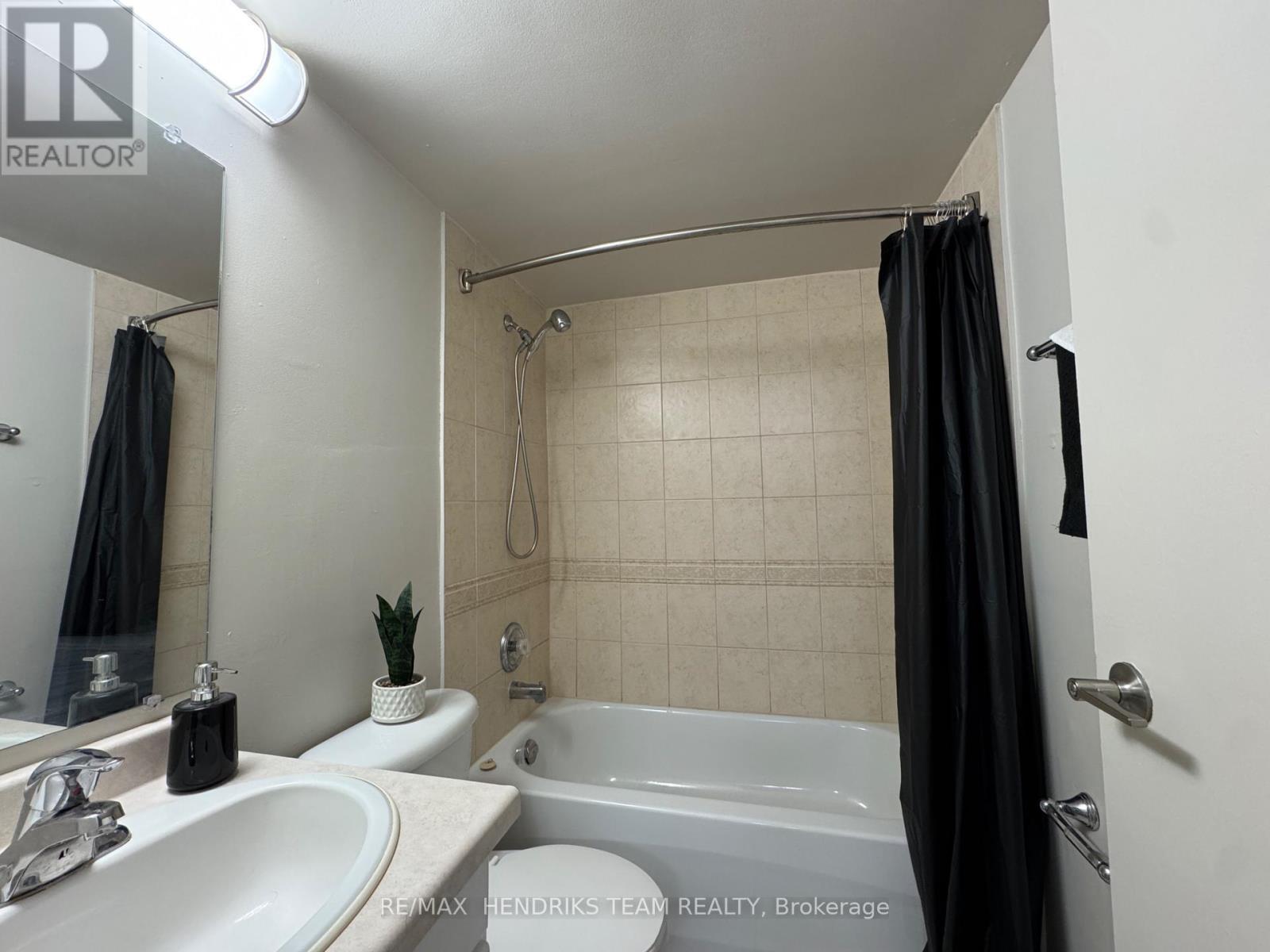 506 - 158 Fitch Street, Welland (Prince Charles), ON - Indoor Photo Showing Bathroom