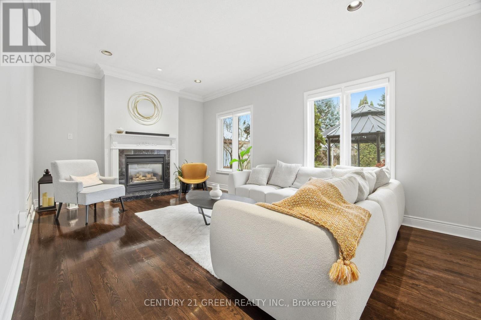 6311 Mulberry Crescent, Mississauga, ON - Indoor Photo Showing Living Room With Fireplace