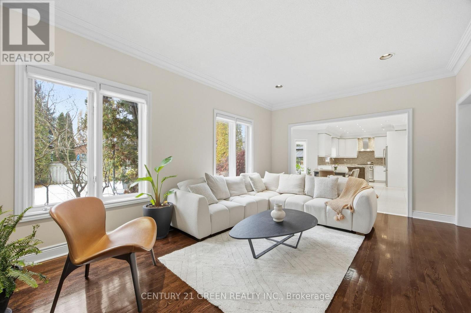 6311 Mulberry Crescent, Mississauga, ON - Indoor Photo Showing Living Room