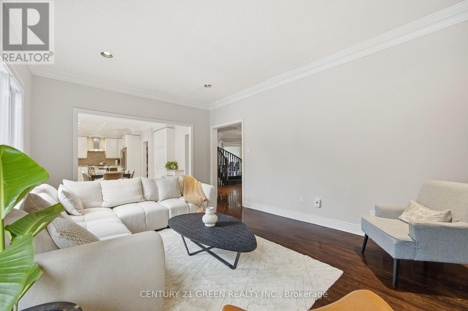 6311 Mulberry Crescent, Mississauga, ON - Indoor Photo Showing Living Room