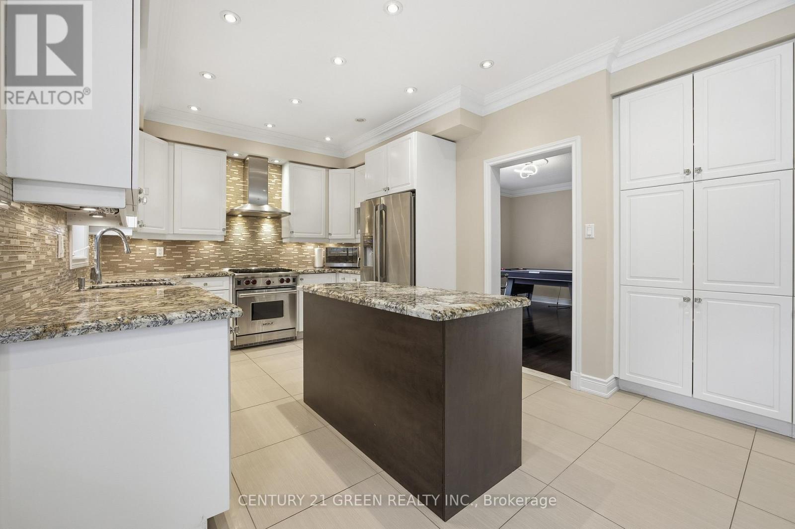 6311 Mulberry Crescent, Mississauga, ON - Indoor Photo Showing Kitchen With Upgraded Kitchen