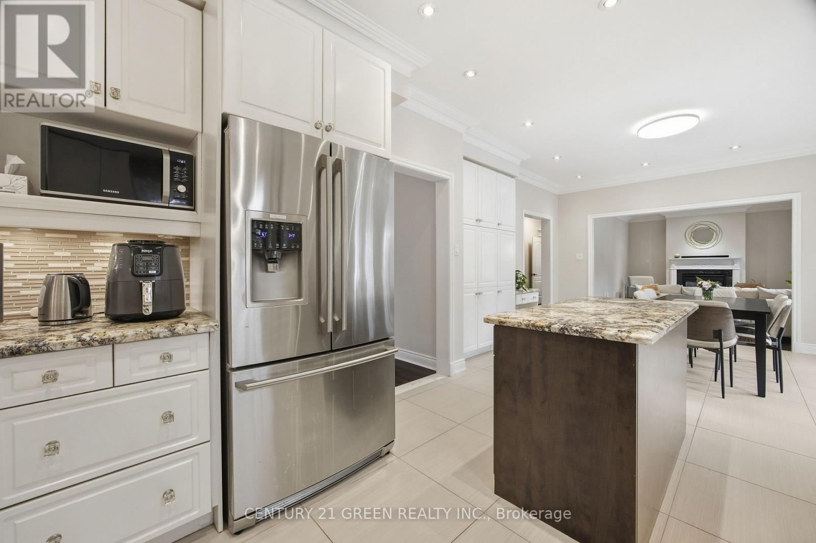 6311 Mulberry Crescent, Mississauga, ON - Indoor Photo Showing Kitchen With Upgraded Kitchen