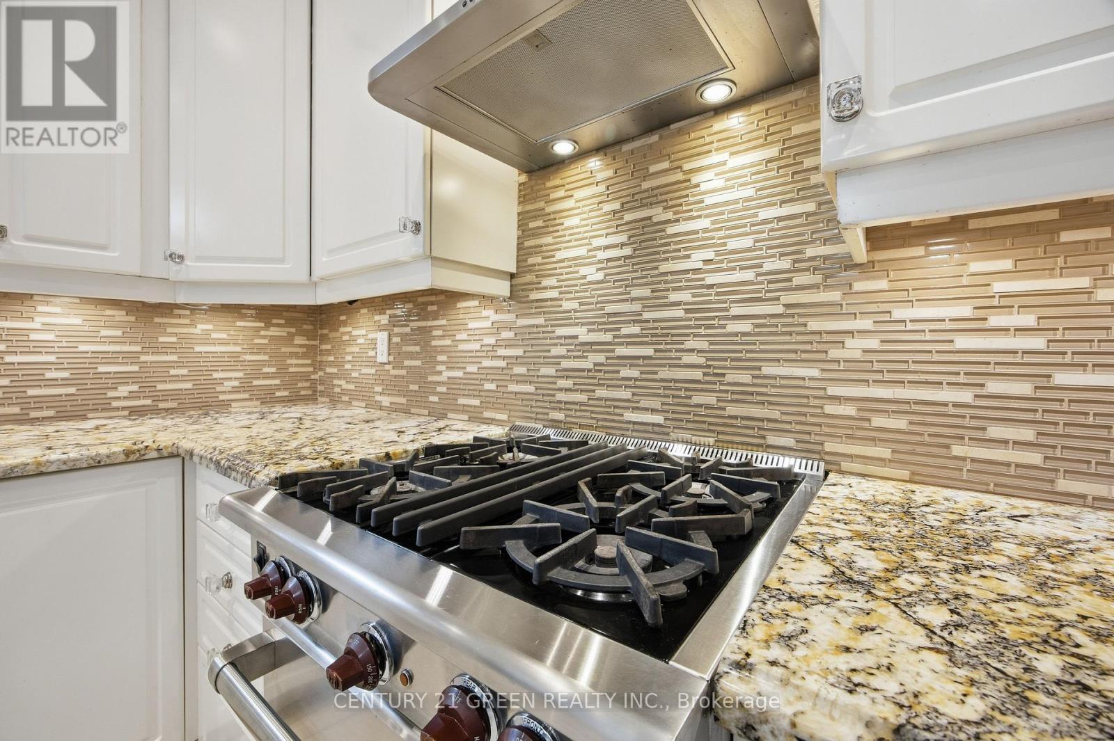 6311 Mulberry Crescent, Mississauga, ON - Indoor Photo Showing Kitchen With Upgraded Kitchen