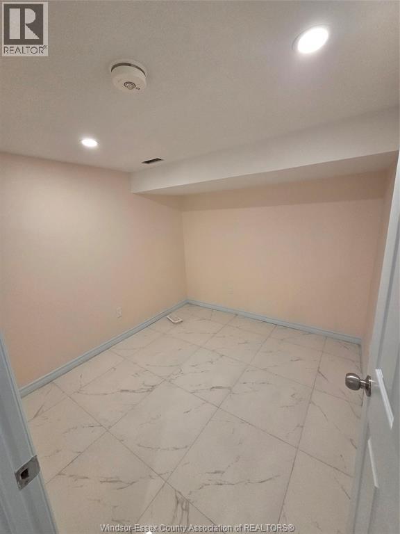 3284 Baby, Windsor, ON - Indoor