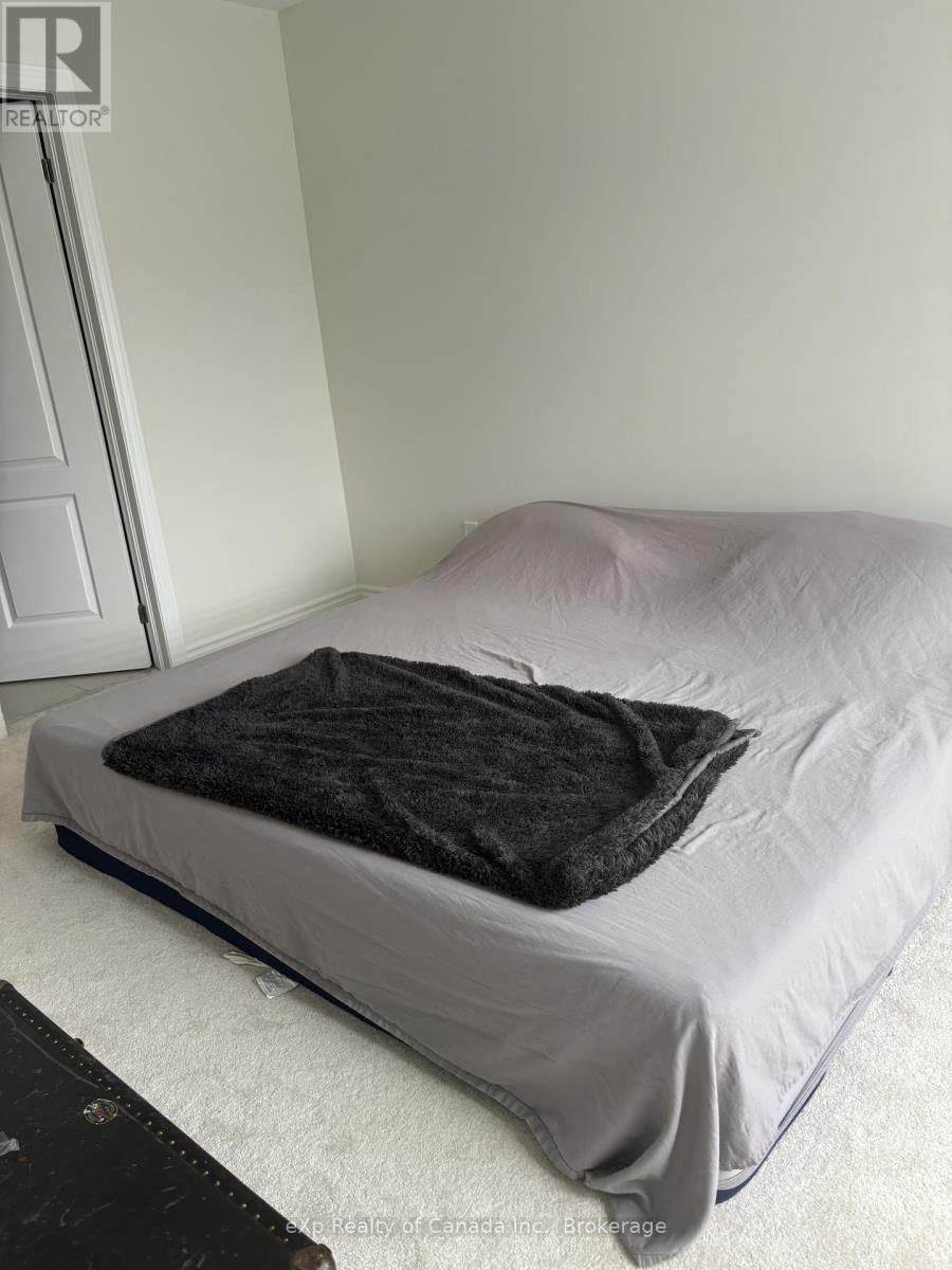 92 Baker Street, Thorold (Thorold Downtown), ON - Indoor Photo Showing Bedroom