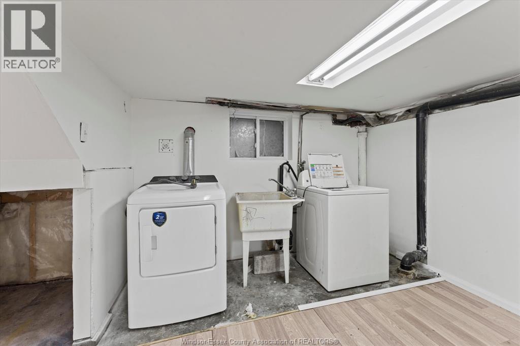 895 Pillette, Windsor, ON - Indoor Photo Showing Laundry Room