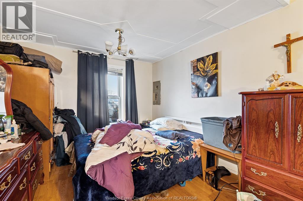 895 Pillette, Windsor, ON - Indoor Photo Showing Bedroom