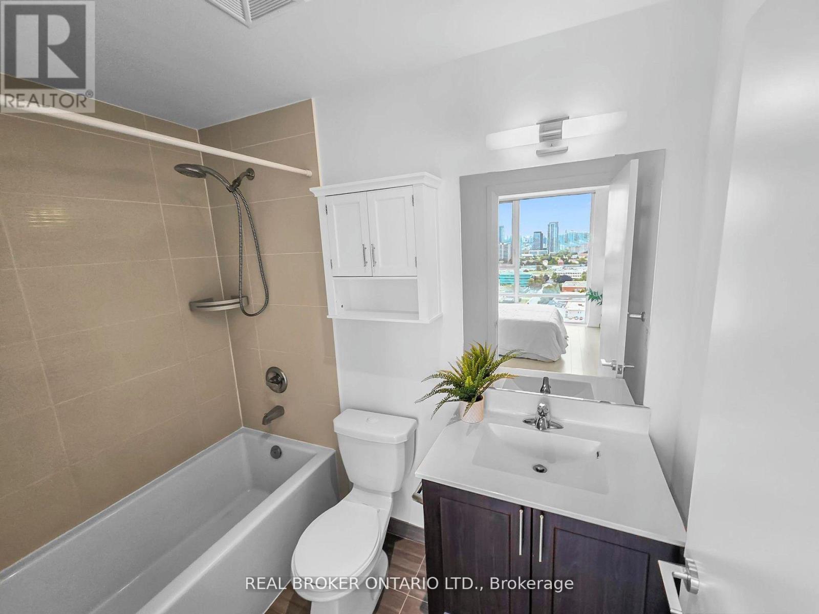 2210 - 55 Ann O'Reilly Road, Toronto, ON - Indoor Photo Showing Bathroom