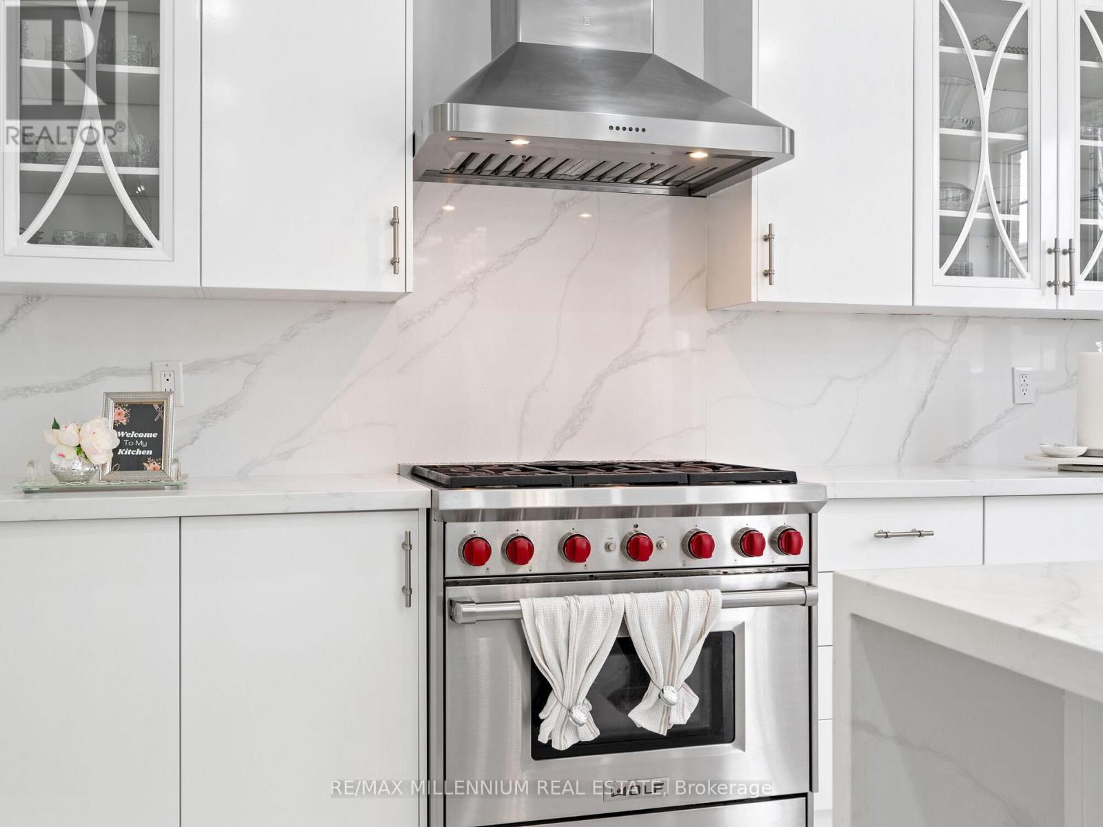 24 Black Duck Trail, King, ON - Indoor Photo Showing Kitchen