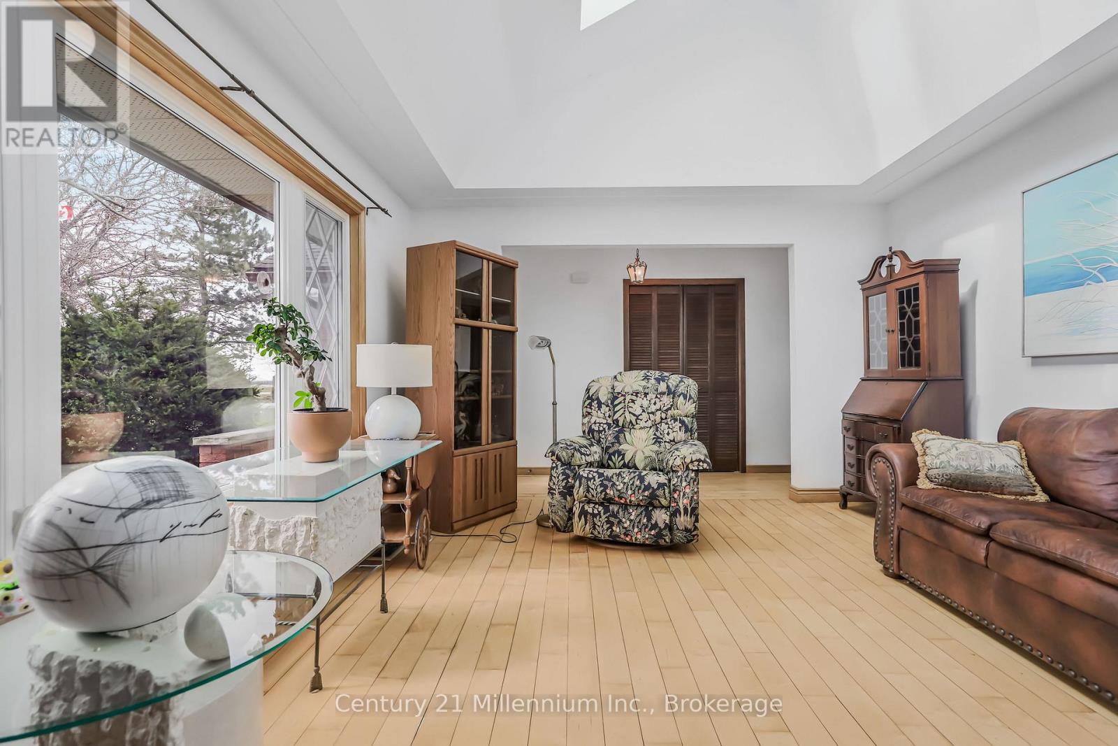 790 Lake Range Drive, Huron-Kinloss, ON - Indoor Photo Showing Living Room