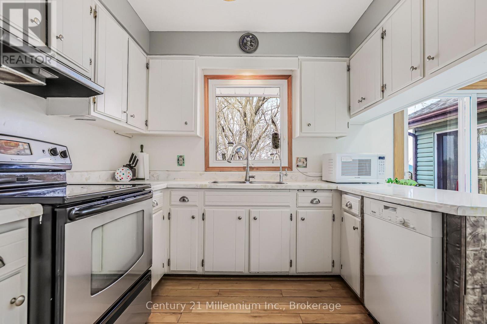 790 Lake Range Drive, Huron-Kinloss, ON - Indoor Photo Showing Kitchen