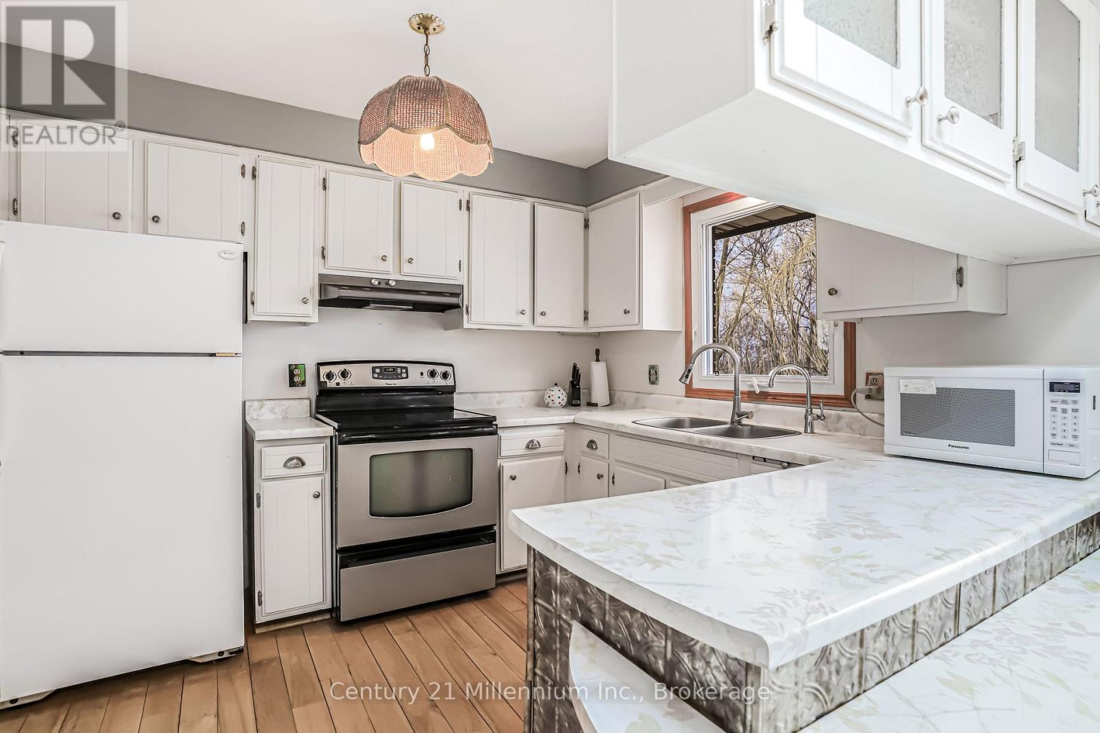 790 Lake Range Drive, Huron-Kinloss, ON - Indoor Photo Showing Kitchen With Double Sink