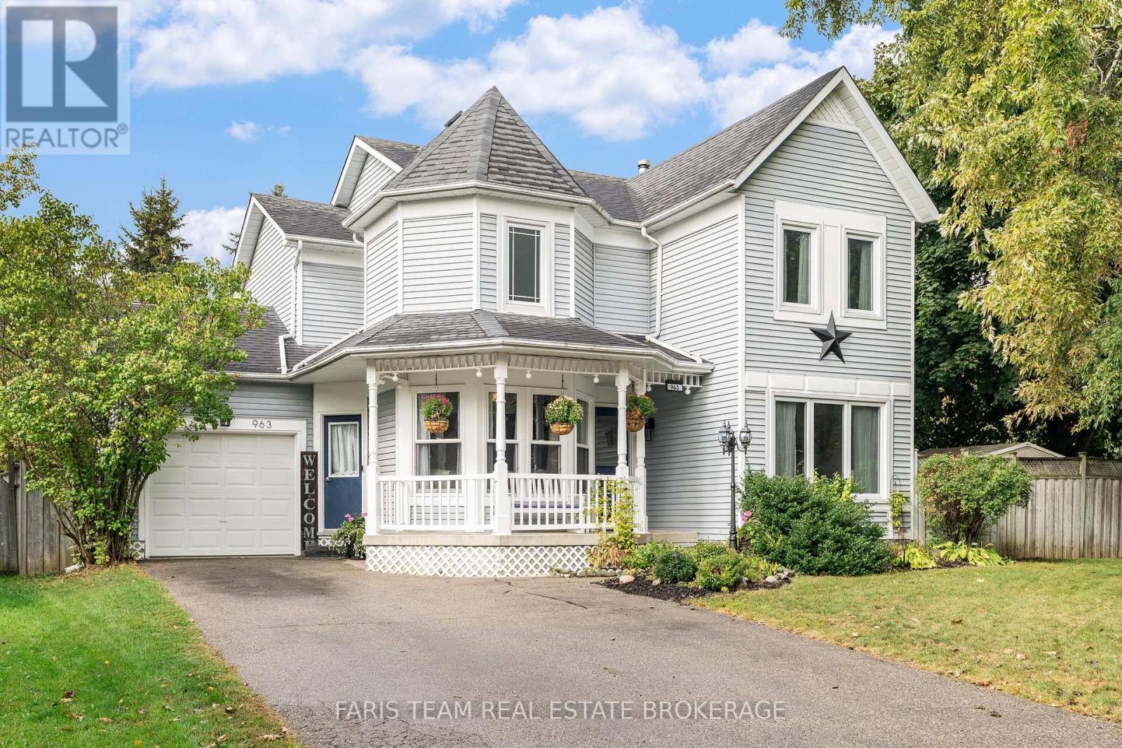 963 Linden Street, Innisfil, ON - Outdoor With Deck Patio Veranda With Facade