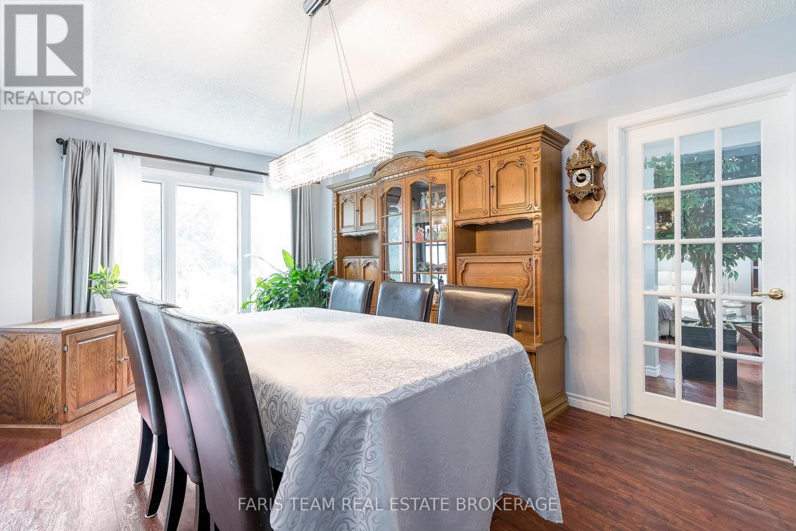 963 Linden Street, Innisfil, ON - Indoor Photo Showing Dining Room