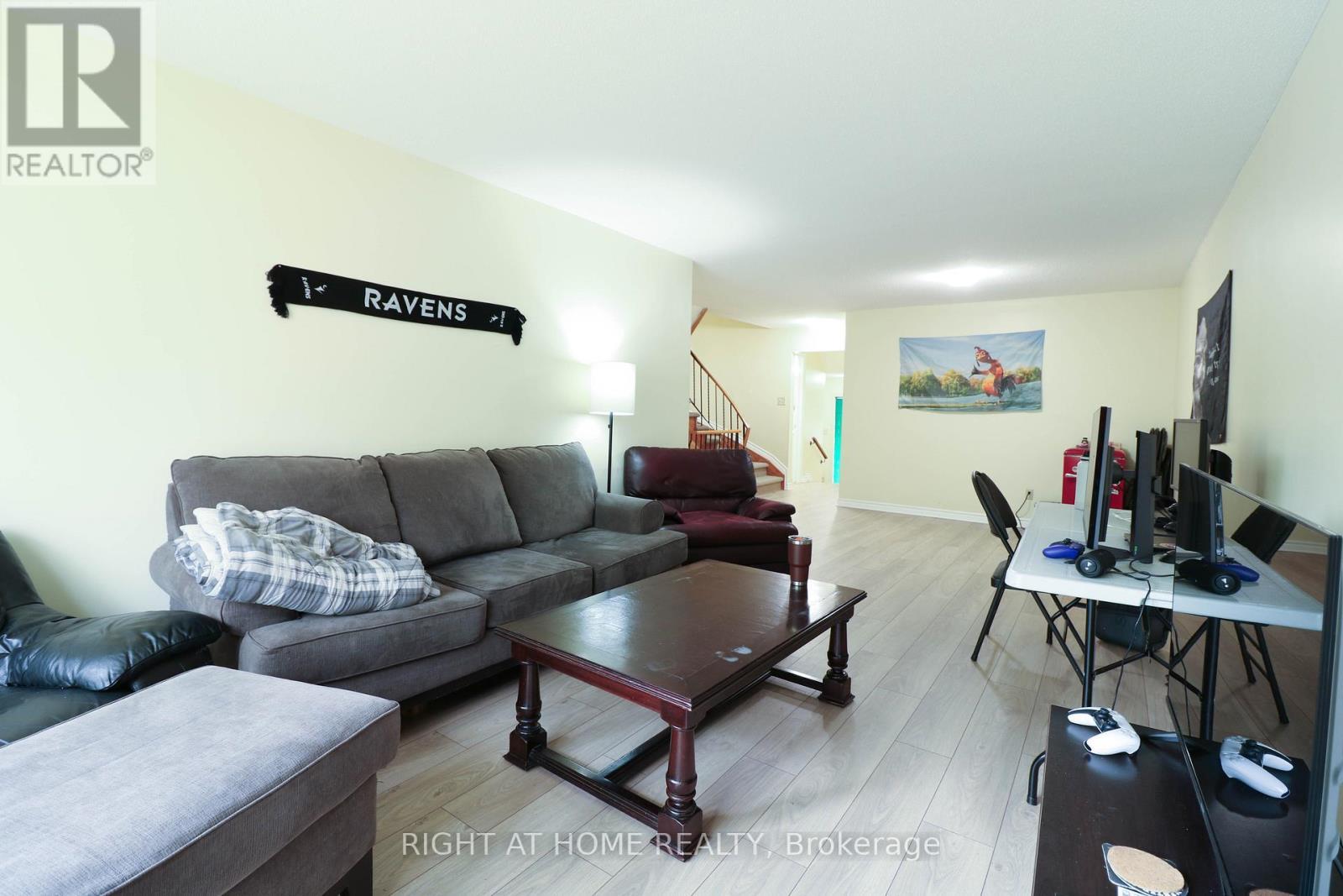 50 Fireside Crescent, Ottawa, ON - Indoor Photo Showing Living Room